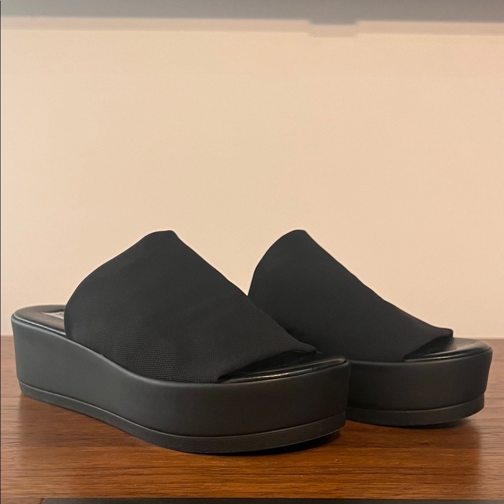 Steve Madden Slinky Black Platform Mules